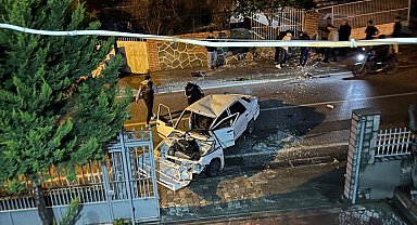 Erzin'de bahçe duvarına çarpan otomobilin sürücüsü yaralandı