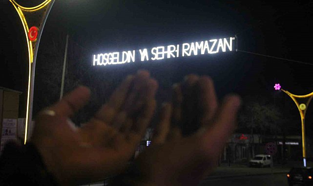 Erzincan Ramazan'a ışıklarla "hoş geldin" dedi