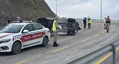 Erzincan'da emniyet kemeri hayat kurtardı: 2 kişi kazayı yara almadan atlattı