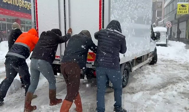 Erzincan'da kardan 516 köy yolu ulaşıma kapandı