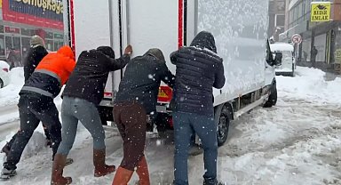 Erzincan'da kardan 516 köy yolu ulaşıma kapandı