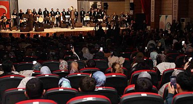 Erzincan'da kurtuluşun 108'inci yılına özel Türk halk müziği konseri düzenlendi