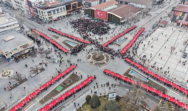 Erzincan'da on binlerce kişi 'İstiklal Bayrakla, İstikbal Maarifle' yürüyüşünde tek yürek oldu