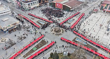 Erzincan'da on binlerce kişi 'İstiklal Bayrakla, İstikbal Maarifle' yürüyüşünde tek yürek oldu