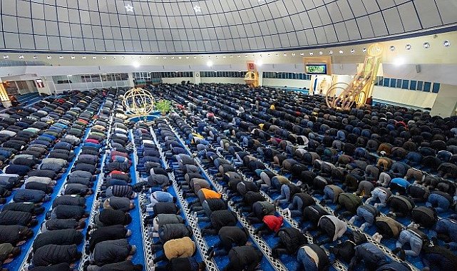 Erzincan'da Ramazan'ın ilk teravihinde camiler doldu