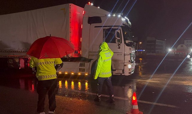 Erzincan'da sağanak, kar ve sis ulaşımı durdurdu