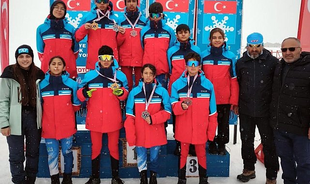 Erzincanlı kayakçılar Hakkari'den 6 madalya ile döndü