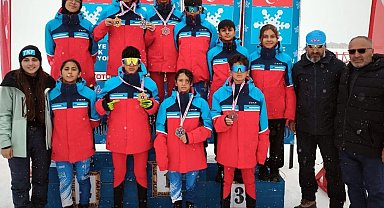 Erzincanlı kayakçılar Hakkari'den 6 madalya ile döndü