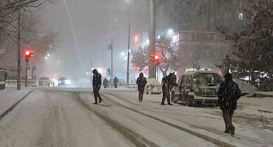 Erzurum'da 3 ilçede okullar 1 gün tatil edildi