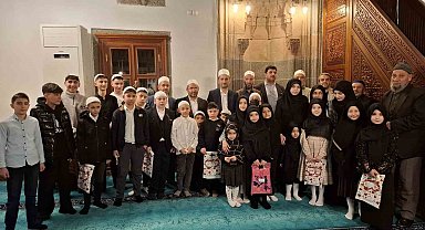 Erzurum'da gençler camide buluştu; ödüllerine kavuştu