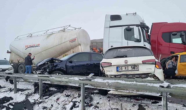 Erzurum'da zincirleme kazada can pazarı yaşandı: 8 ağır yaralı