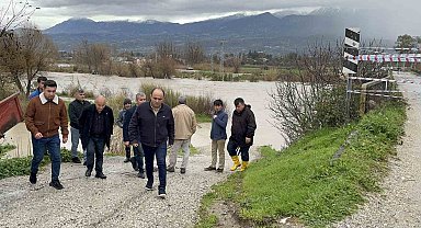Eşen Çayı taştı, tarım arazileri ve hayvan barınağı sular altında kaldı