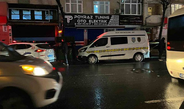 Esenler Tuna Mahallesi'nde bir iş merkezinde çıkan yangında ekipler tarafından binanın içinde 2 kişinin cansız bedenine ulaşıldı. İtfaiye ve polis ekiplerinin olay yerindeki çalışmaları sürüyor.