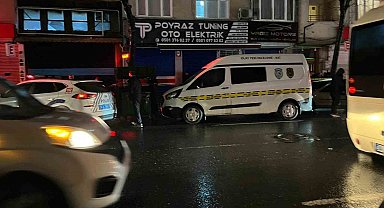 Esenler Tuna Mahallesi'nde bir iş merkezinde çıkan yangında ekipler tarafından binanın içinde 2 kişinin cansız bedenine ulaşıldı. İtfaiye ve polis ekiplerinin olay yerindeki çalışmaları sürüyor.