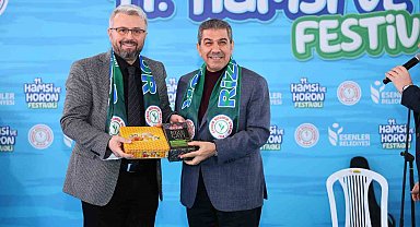 Esenler'de 11. Hamsi ve Horon Festivali: 5 ton balık ve helva dağıtıldı