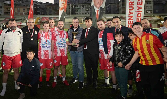 Esenyurt Belediyesi Mahalleler Arası Futbol Turnuvası'nın kazananı dostluk oldu