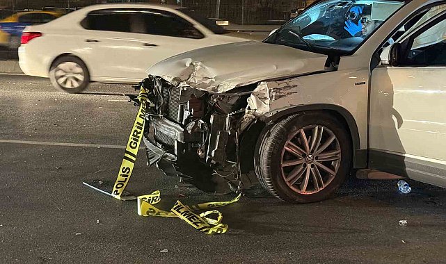 Esenyurt E-5'te otomobilin çarptığı motosiklet sürücüsü hayatını kaybetti