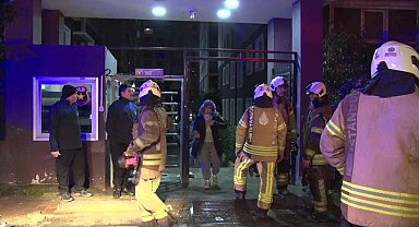 Esenyurt'ta apartmanda çıkan yangında 4 kişi dumandan etkilendi