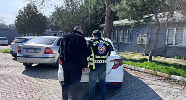 Esenyurt'ta yol verme tartışmasında araçtan inen sürücü ve yolcuya para cezası