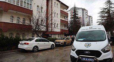 Eşini bıçaklayıp kaçtı, Niğde'de kaza yapınca yakalandı