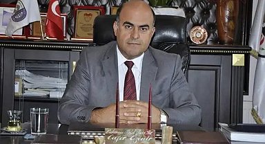 Eski belediye başkanını oğlu baltayla öldürdü