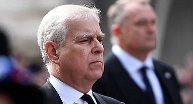 Eski prens Andrew, kamu görevini kötüye kullanma şüphesiyle gözaltına alındı