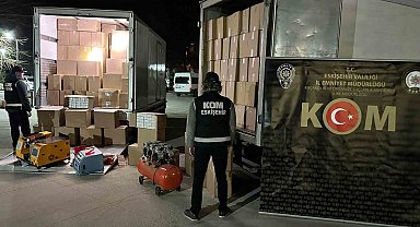 Eskişehir'de 5 milyon 800 bin makaron ve kilolarca kaçak tütün ele geçirildi