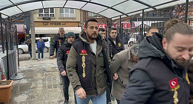 Eskişehir'de gazeteciye saldırı olayıyla alakalı yakalanan 7 şüpheli adliyeye sevk edildi