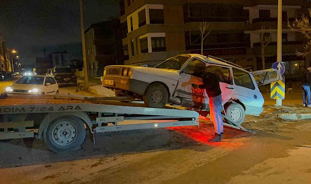 Eskişehir'de iki otomobil çarpıştı: 4 yaralı