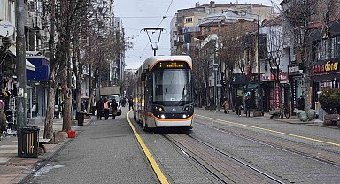 Eskişehir'de kar serpmeye başladı