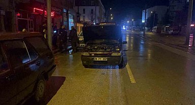 Eskişehir'de motor kısmı yanan araç kullanılamaz hale geldi