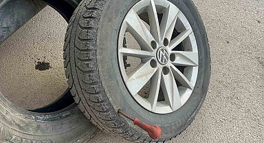 Eskişehir'de park halindeki 2 aracın lastikleri bıçakla patlatıldı