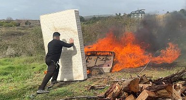 Eşyaları temiz kullanmayan personele sinirlendi, lojmandaki bütün eşyaları çıkartıp yaktı