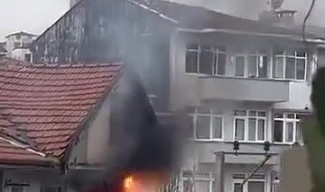 Evde çıkan yangında elektrik kabloları patladı