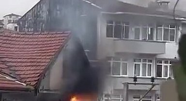Evde çıkan yangında elektrik kabloları patladı
