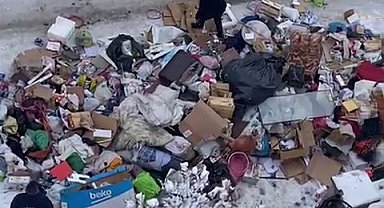 Evden tonlarca çöp çıktı