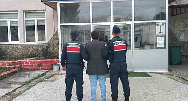 Evrakta sahtecilik ve zimmet suçundan aranan şahıs yakalandı