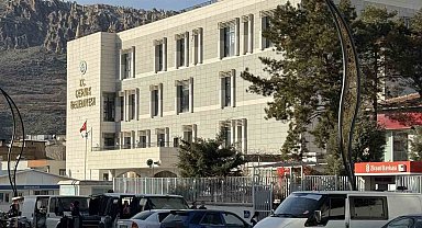 Ezan sesi mahalleliye ulaşmayınca belediye binasına hoparlör konuldu