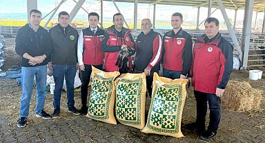 Ezine'de taşkından etkilenen yetiştiricilere yem desteği