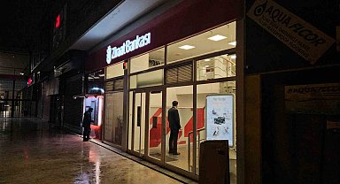 Fatih'te banka soygunu: Kaçarken çaldığı parayı düşürdü