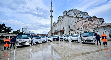Fatih'teki camiler Ramazan öncesi gül suyuyla yıkandı