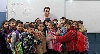 Fatma öğretmen kanseri yendi, öğrencilerine kavuştu