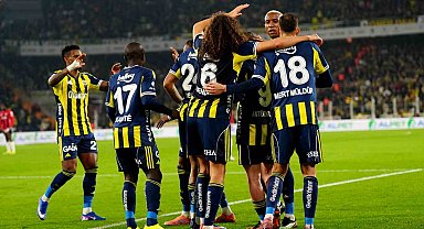 Fenerbahçe'nin namağlup ünvanını 21. haftada da sürdürdü