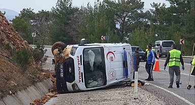 Fethiye-Korkuteli karayolunda ambulans kazası: 1 yaralı