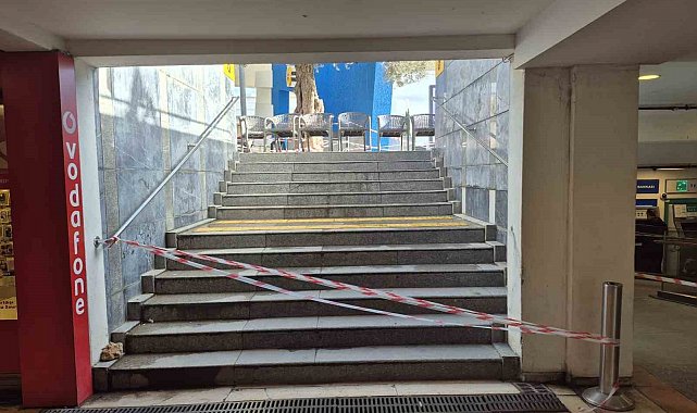 Fırtına, Bodrum'da alış veriş merkezini de vurdu