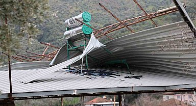 Fırtına yıktı geçti