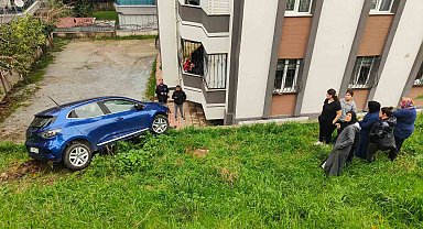 Fren yerine gaza basınca, sitenin bahçesine yuvarlandı