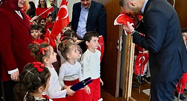 Gaziosmanpaşalı miniklerin gururlandıran bayrak sevgisi