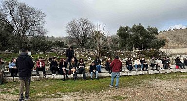 Genç eller geçmişin izlerini seramik ile şekillendirdi