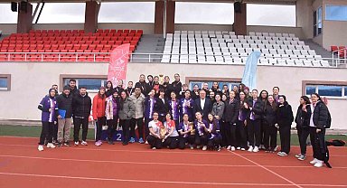 Genç Kızlar Kriket'te şampiyon Spor Lisesi oldu